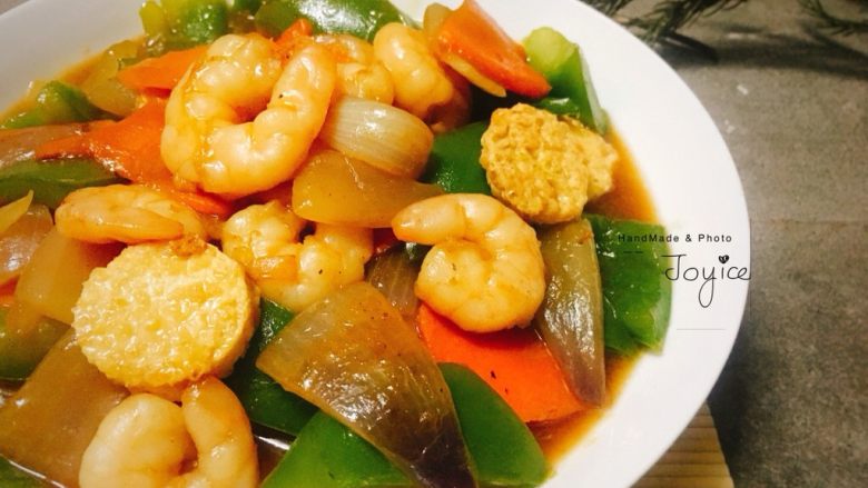 日本豆腐什蔬炒虾仁,色泽金黄,味道鲜美!
