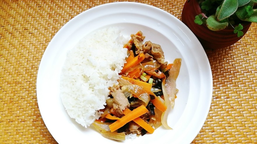 快手便当，胡萝卜木耳炒牛肉