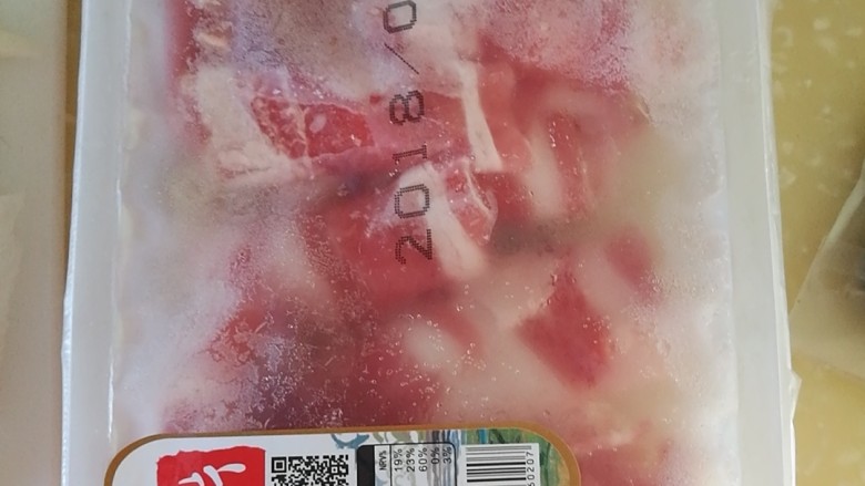 快手便当，胡萝卜木耳炒牛肉,<a style='color:red;display:inline-block;' href='/shicai/ 9158'>牛肉片</a>是现成的，用胡椒、黑胡椒腌制