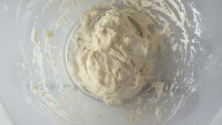 红薯全麦爱心包(波兰种),搅拌至没有干粉盖上保鲜膜室温或者冰箱冷藏发酵