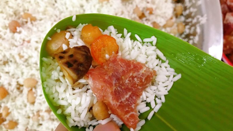 粽子,再加入食材。