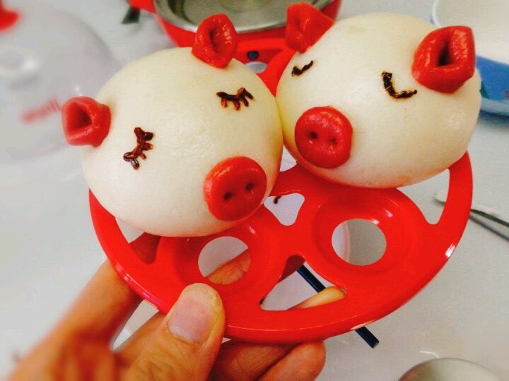 小猪🐷奶香馒头,用烘焙画笔画上小猪的眼睛,这样是不是更萌了