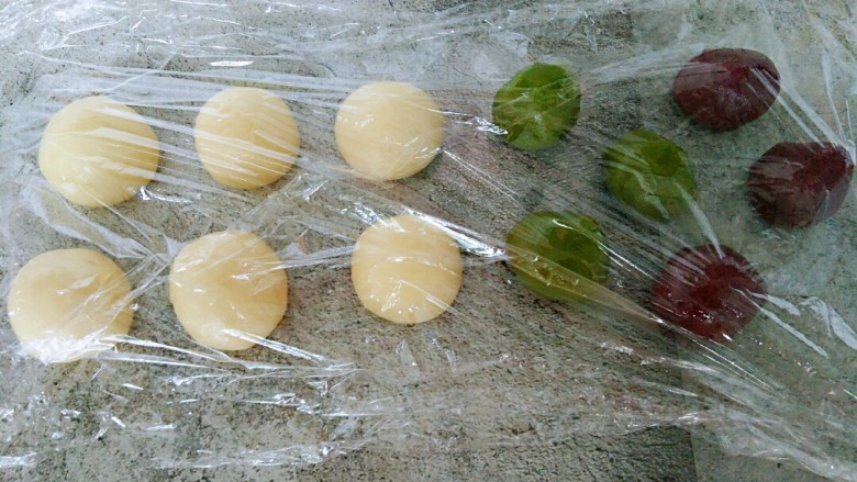 多口味麻薯蛋黄酥,水油皮和油皮分别分开,最多做6个就分6份