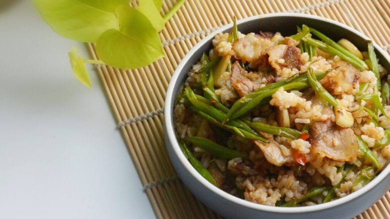 空心菜杆回锅肉炒饭,有人说炒饭过度油腻