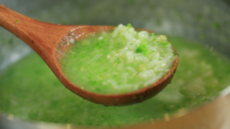菜泥谷物粥8m+,放至常温就可以吃啦~