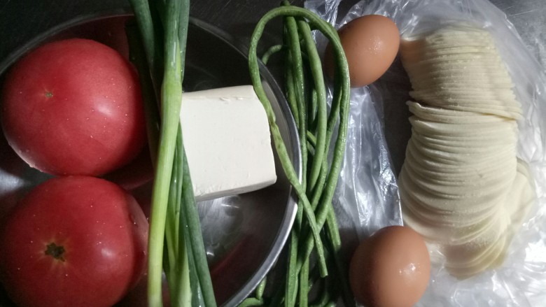 西红柿面片,准备材料，洗净备用