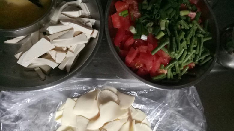 西红柿面片,切好备用