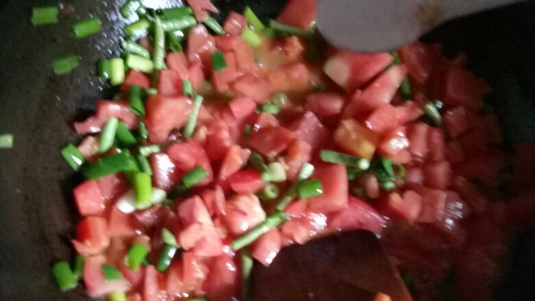 西红柿面片,放 葱 <a style='color:red;display:inline-block;' href='/shicai/ 59'>番茄</a> 豆角 一起炒 (放盐)