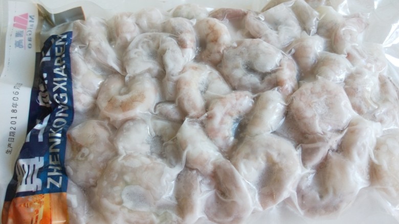 新文美食 清炒虾仁,冰冻<a style='color:red;display:inline-block;' href='/shicai/ 287'>虾仁</a>解冻。