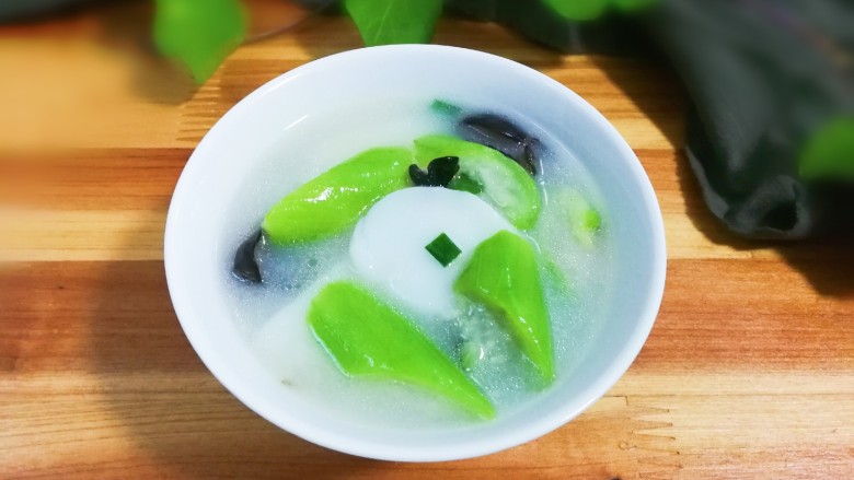 丝瓜黑木耳年糕,丝瓜颜色碧绿,黑木耳脆脆,年糕糯糯想吃吗
