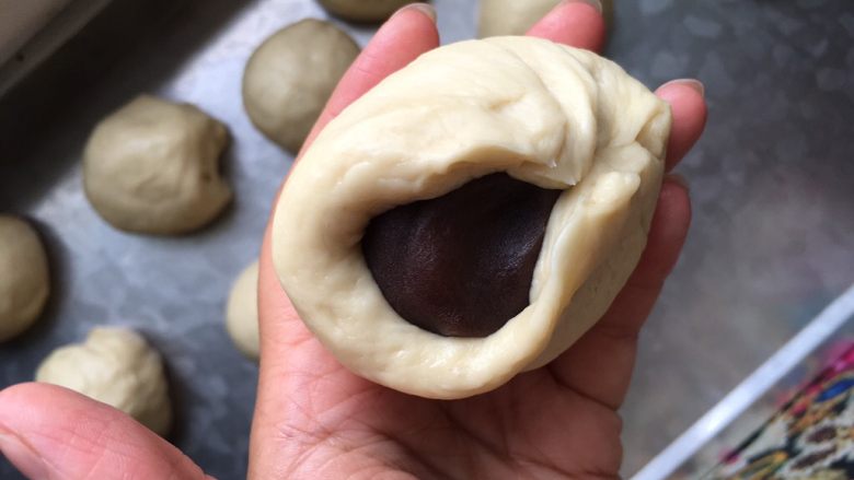 豆沙包,一点点捏