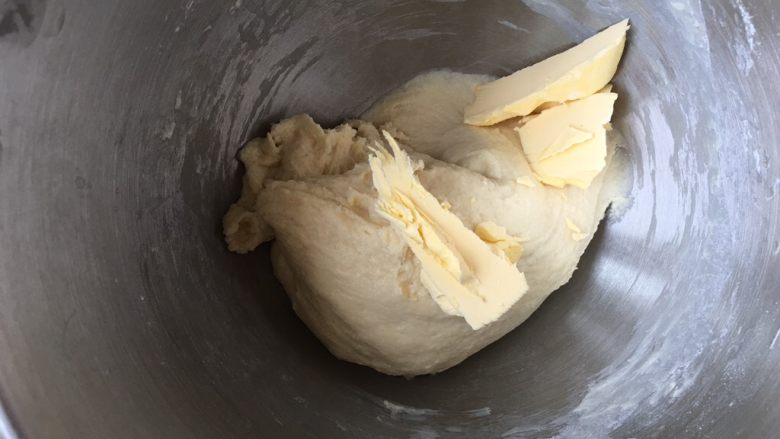 豆沙包,放黄油 2档 10分钟