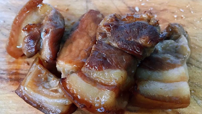 肉夹馍,卤好的五花肉好诱人哦