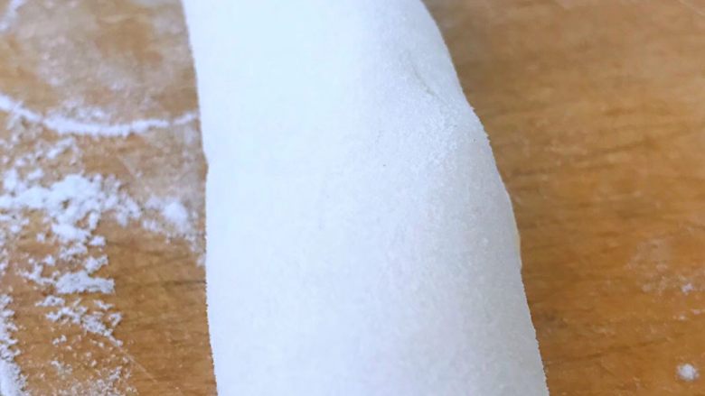 肉夹馍,抹好油的面卷起来揉成圆形面饼醒制20分钟