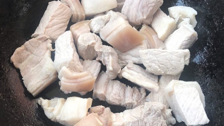 肉夹馍,五花肉块焯好水立即放入冷水中过凉洗净