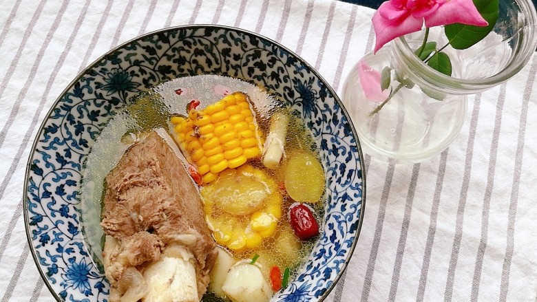 秋季滋养,山药玉米红枣筒骨汤,味道鲜美一大碗,滋肾阴、润肺燥、健脾胃,正适合秋季