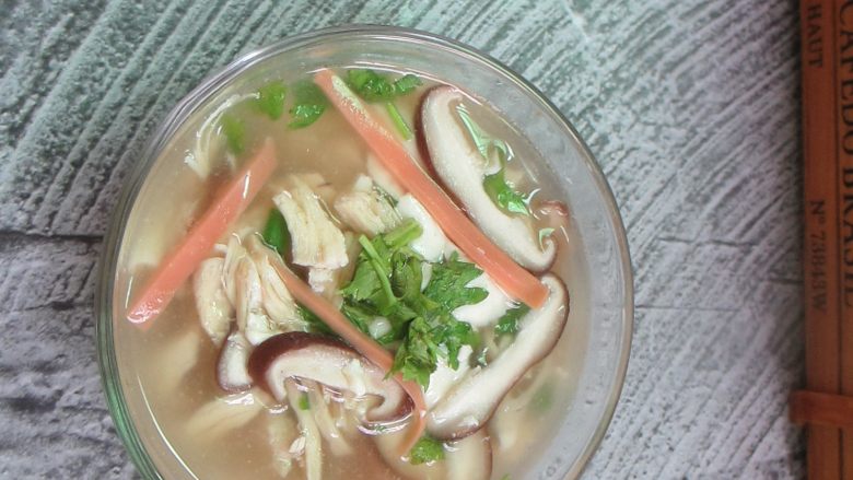 香菇鸡丝豆腐汤,超级快捷的汤,夏天喝很不错