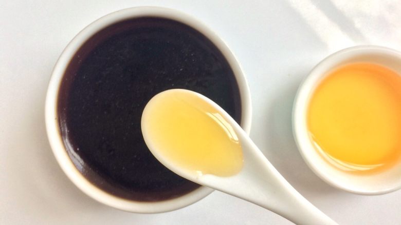 龟苓膏奶茶 附龟苓膏的制作,喜欢甜的,再加点蜂蜜或者炼奶,味道很棒哦!