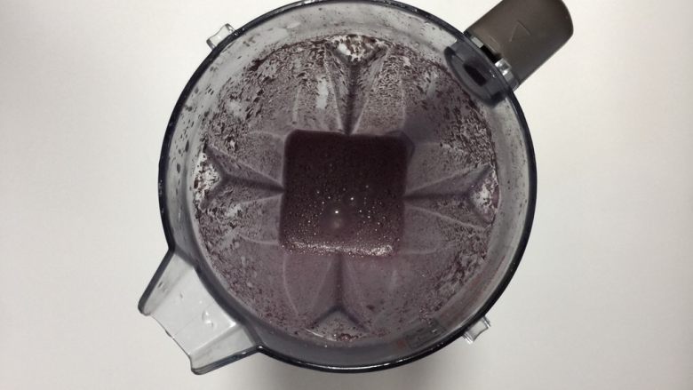 杂粮豆沙包,将80g黑米洗净后加入190g水倒入破壁机中搅打成细腻浆液