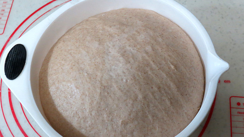 健康美味手撕包【肉桂果干黑麦面包】,发至面团两倍大