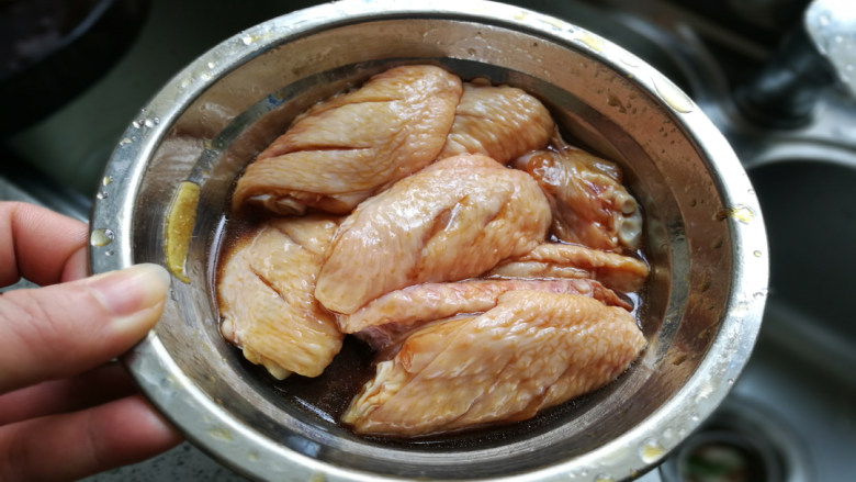 小朋友不爱吃饭,试试可乐鸡翅,腌制30分钟左右