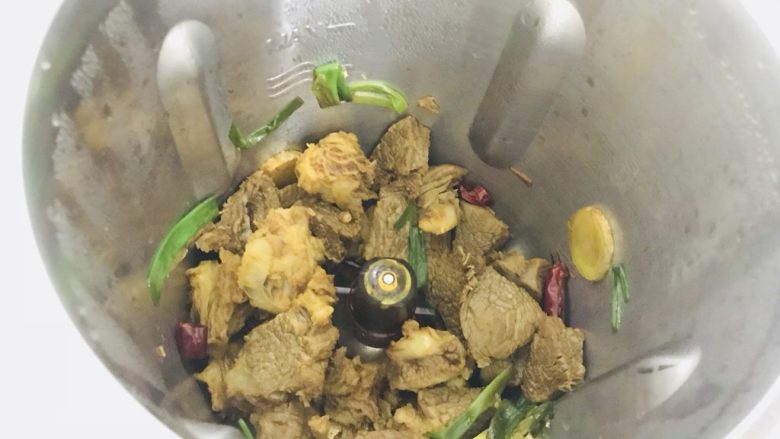 牛肉柿子,加入牛肉 料酒 味极鲜 老抽
设置(2分钟120度L档)