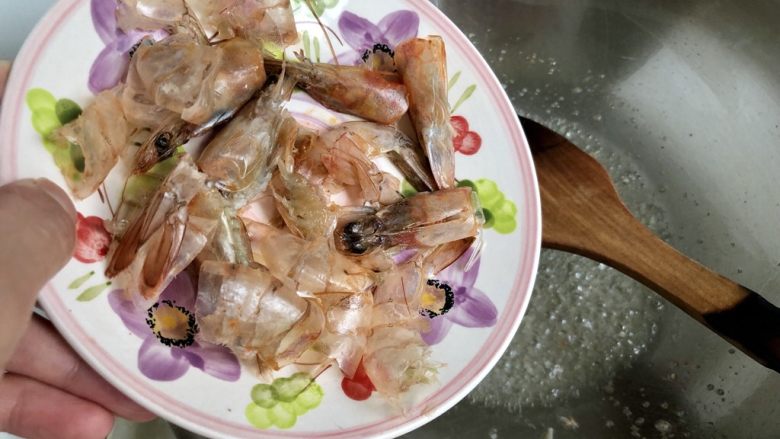 我爱炒饭系列➕虾仁玉米黄金炒饭,加入虾头虾壳,小火煎