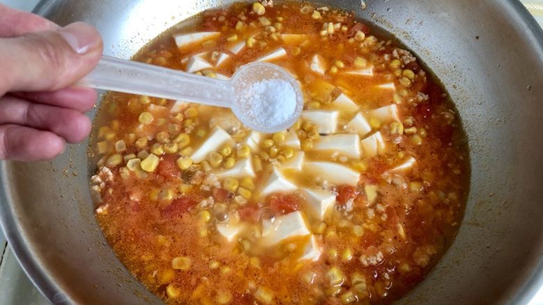 红白莲花开共塘➕肉末番茄炖豆腐,尝下咸淡,根据个人口味添加少许盐调味