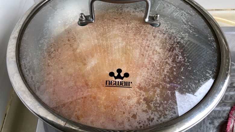 红白莲花开共塘➕肉末番茄炖豆腐,煮开后,小火加盖炖煮五分钟