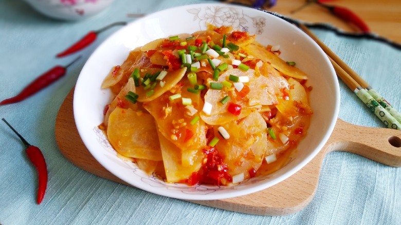 泡椒土豆片(酸辣土豆片),土豆片又酸又辣还脆脆的,配一碗粥挺好哦!