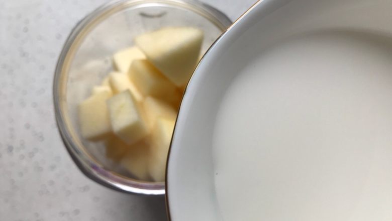 健康美味～百香果苹果奶昔,加入牛奶