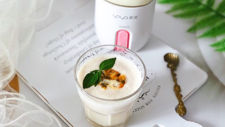 健康美味～百香果苹果奶昔,我们的这一杯百香果苹果奶昔就完成了
健康美味高颜值，在家就能简单做

