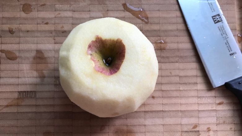 健康美味～百香果苹果奶昔,苹果洗净去皮