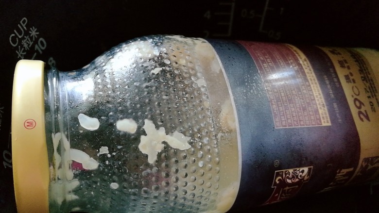 秋季滋养,牛奶酒酿炖蛋
(附自制酒酿法),放入电饭锅中,按保温档,静置3天