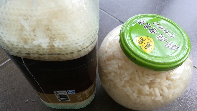 秋季滋养,牛奶酒酿炖蛋
(附自制酒酿法),装入洗净沥干的玻璃罐中