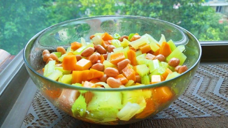 新文美食 凉拌素什锦,成品图