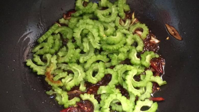 酱炒苦瓜,再加入苦瓜