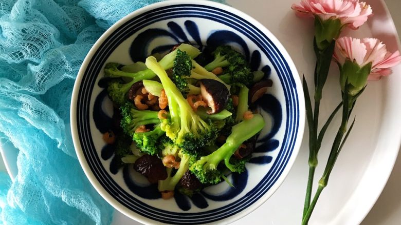 香菇海米西蓝花,健康美味,好吃不贵(❀ฺ´∀`❀ฺ)ノ