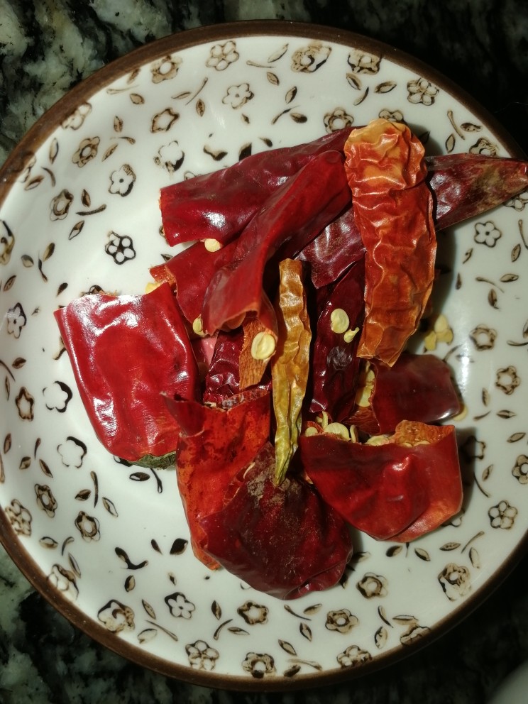 细火焖牛肉,干辣椒