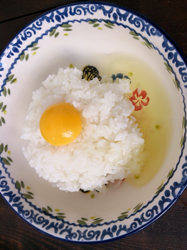 时蔬虾肉饭,<a style='color:red;display:inline-block;' href='/shicai/ 9'>鸡蛋</a>放入<a style='color:red;display:inline-block;' href='/shicai/ 507'>米饭</a>中