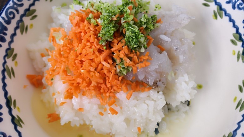 时蔬虾肉饭,加入胡萝卜、虾仁、西兰花