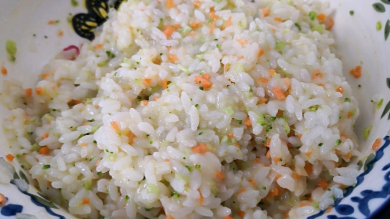 时蔬虾肉饭,搅拌均匀