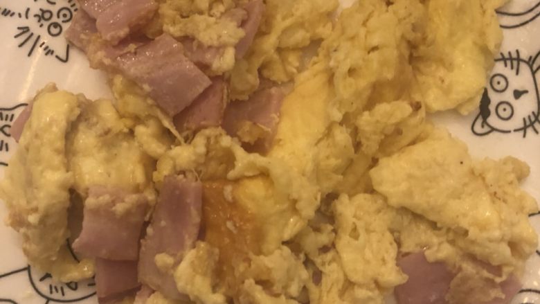 蛋黄酱培根煎鸡蛋