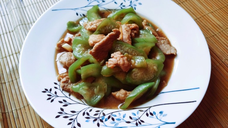 丝瓜肉片,翻炒一下就出锅了