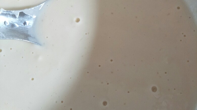 面粉粑粑,搅拌时不要太稀或者太黏，否则弄起来不太好吃。