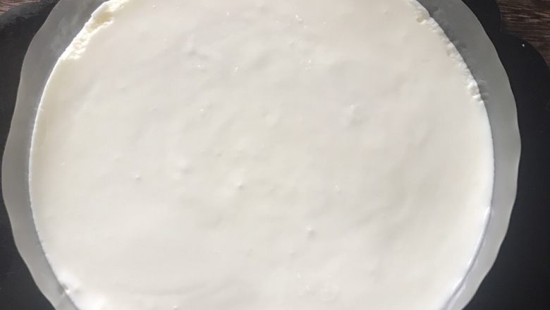 夏日海洋酸奶慕斯蛋糕,用慕斯围边围好