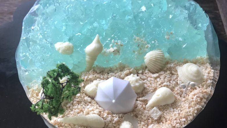 夏日海洋酸奶慕斯蛋糕,还可以加点其他装饰物(这个随意不加也可以)