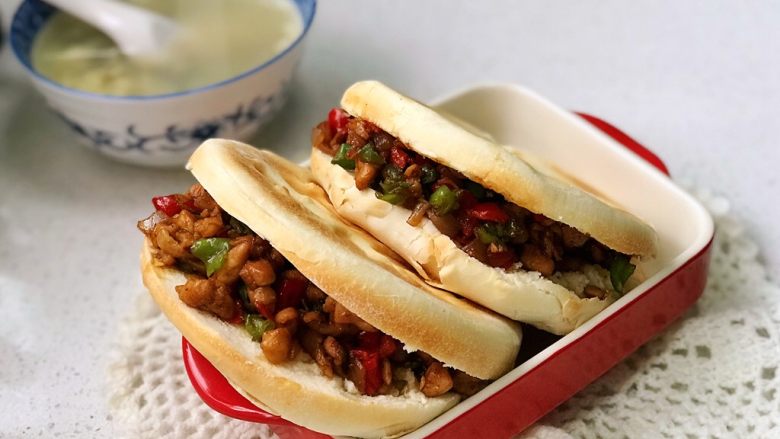 快手营养早餐20,孜然鸡肉肉夹馍,再配一碗紫菜蛋花汤,超满足的早餐端上桌,一起尝尝!