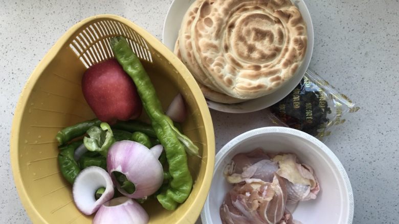 快手营养早餐20,所有用到的食材都在这里了,蔬菜洗净备用;
