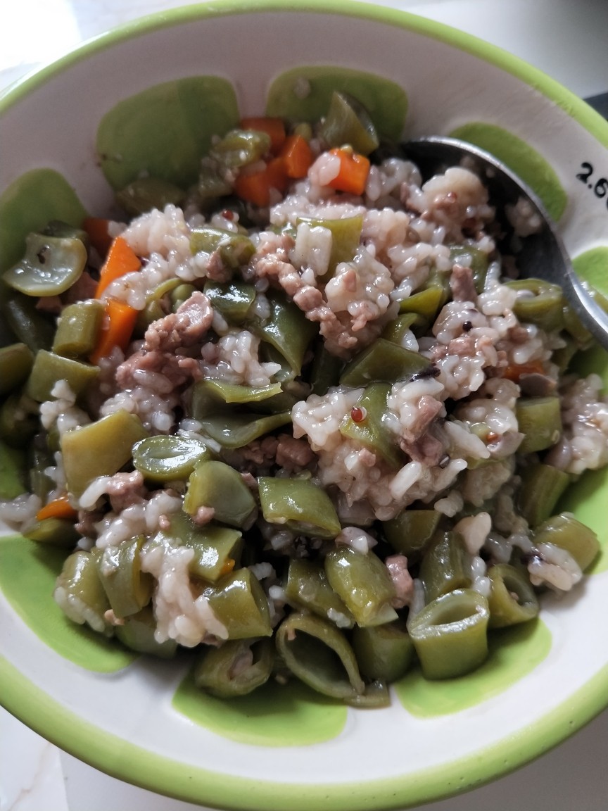 藜麦豆角肉沫焖饭